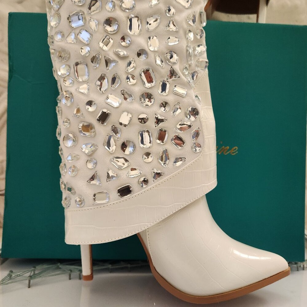 Lauren Lorraine "Hana" white embellished Heeled Boots. NIB. Size 9